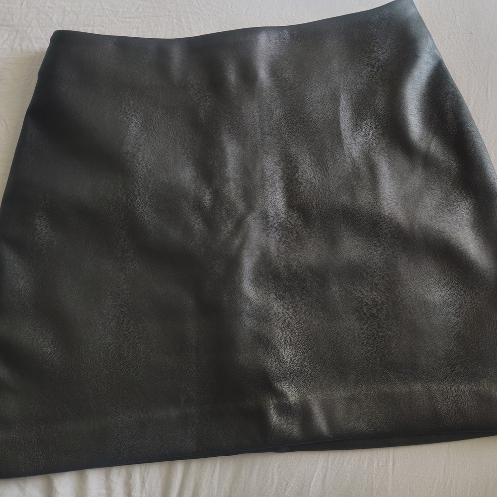 H&M Sleek Black Mini Skirt